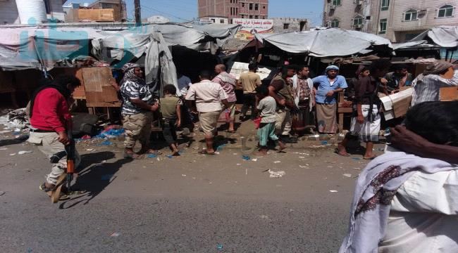
                     قائمون على سوق قات الهاشمي بمديرية الشيخ عثمان يوضحون ملابسات حادثة قتل وقعت في السوق