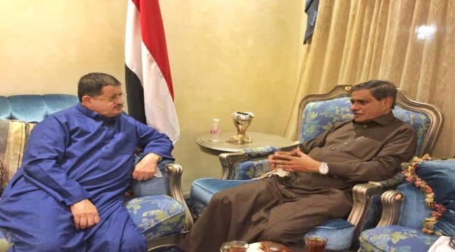 
                     البحسني يلتقي وزير الدفاع الفريق المقدشي وتوجيهات بصرف رواتب المنطقة العسكرية الثانية