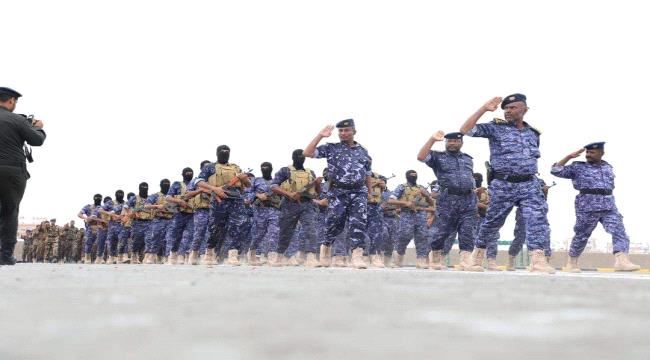
                     بالصور : معسكر الطوارئ في عدن يحتفل بتخرج الدفعة الأولى من المستجدين بحضور قيادات الداخلية ووحداتها