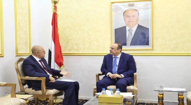 
                     وزير الداخلية يؤكد على أهمية استقرار الأوضاع الأمنية والخدمية بمحافظة #تعز