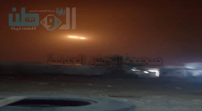 
                     عاجل: طيران التحالف يحلق في سماء عدن ويلقي قنابل ضوئية(شاهد صور)