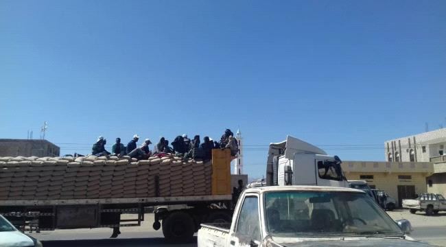 
                     صورة وتعليق: سائق الشاحنة والنازحين الأفارقة 
