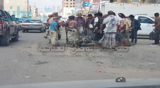 
                     بالصور : احتراق دراجة نارية في سيلة الشيخ عثمان بعدن 