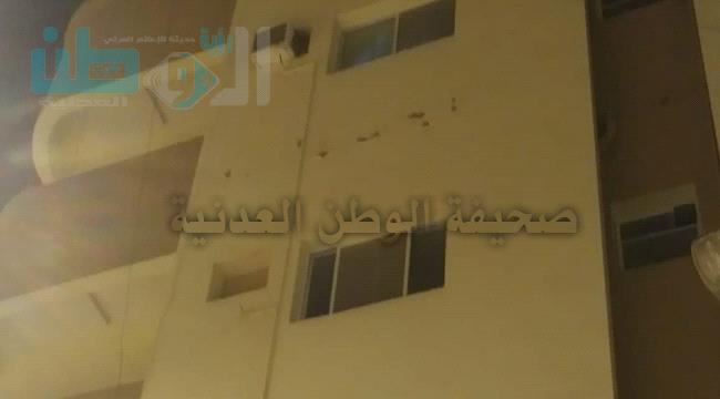 
                     عاجل : مسلحون مجهولون يطلقون وابلا من الرصاص على عمارة سكنية بمدينة إنماء بعدن 