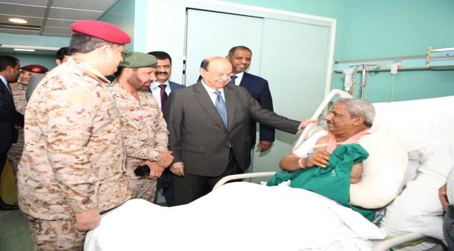 
                     الرئيس هادي يطمئن على صحة محافظ لحج ومدير الكلية العسكرية