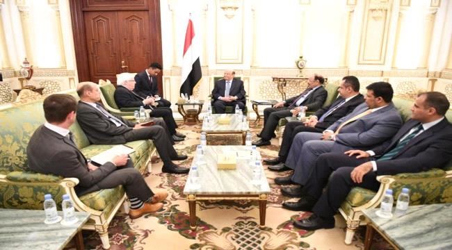 
                     رئيس الجمهورية يستقبل المبعوث الخاص للأمين العام للأمم المتحدة إلى اليمن "صور"