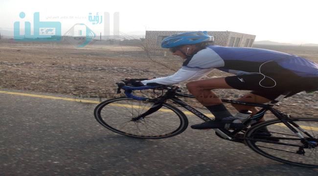 
                     بطل حضرموت الساحل الدراج خالد حقان يقوم برحلة على متن دراجته الهوائية الى مديرية حجر