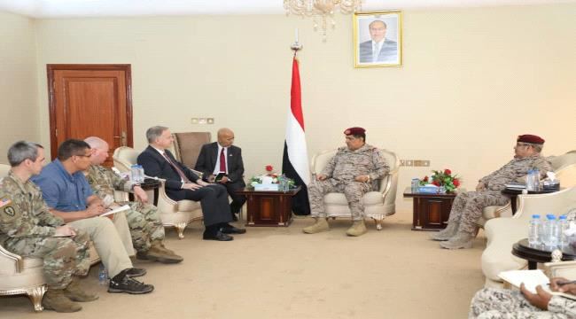 
                     رئيس هيئة الأركان يلتقي السفير الأمريكي لدى اليمن
