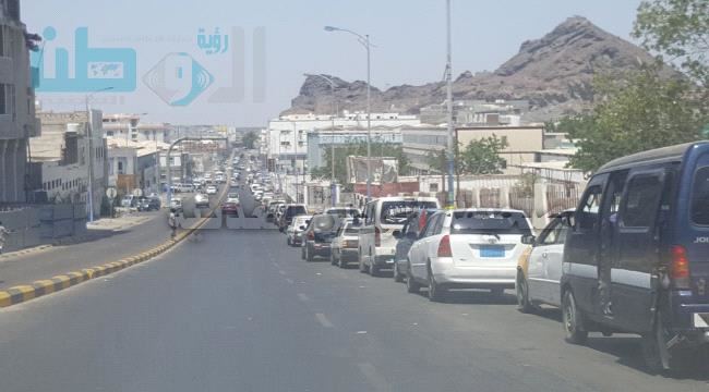 
                     أزمة وقود خانقة في عدن وعودة السوق السوداء مجددا