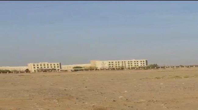 
                     أطقم امنية تبدأ عملية نهب لأراضي حرم جامعة عدن