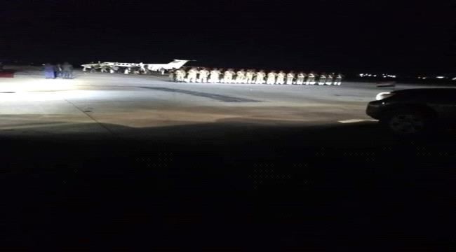 
                     الإستقبال المظلم لعيدروس الزبيدي في مطار عدن !!
