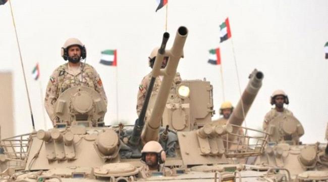 
                     القوات الإماراتية تبدأ نقل اسلحة ثقيلة ودبابات إلى ظهر سفينة بميناء الزيت