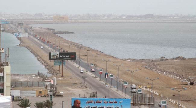
                     رئيس انتقالي عدن يعلق على أنباء انسحاب الإماراتيين وقدوم قوات سعودية لعدن