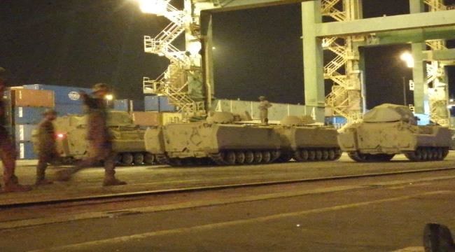 
                     وصول قوات وآليات عسكرية سعودية إلى العاصمة عدن (صور)