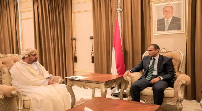 
                     نائب وزير الخارجية يستعرض مع السفير العُماني تبعات الإستهداف الإماراتي السافر للجيش الوطني
