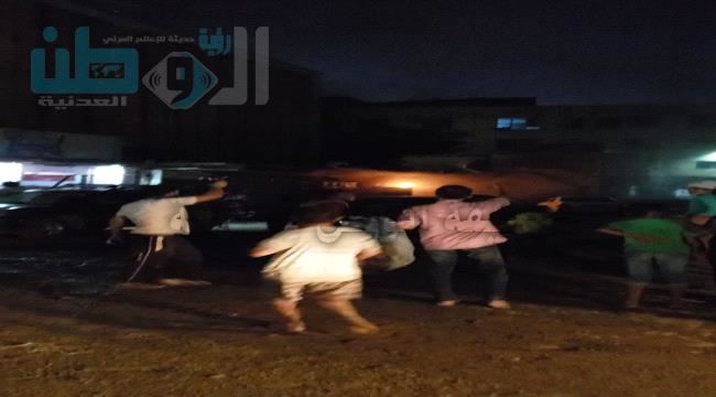 
                     بالفيديو| إنفجار محول كهرباء في مدينة كريتر بالعاصمة المؤقتة عدن - شاهد