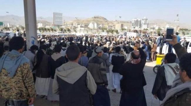 
                     تظاهرة حاشدة في صنعاء للمطالبة بالإفراج عن قيادي مؤتمري من سجون الحوثي