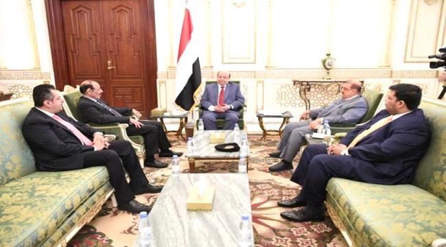 
                     تفاصيل اجتماع برأسة الرئيس هادي يضم نائبه ورئيس البرلمان والحكومة 