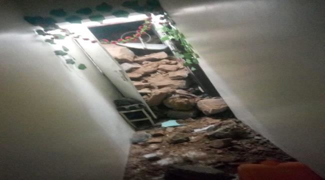 
                     انهيار صخري على منازل المواطنين في منطقة العيدروس في صيرة بعدن