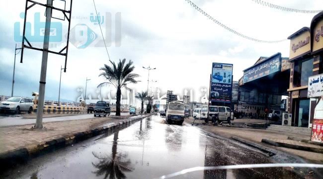 
                     أجواء رائعة وخرافية تشهدها عدن مع هطول أمطار خفيفة - فيديو+صور