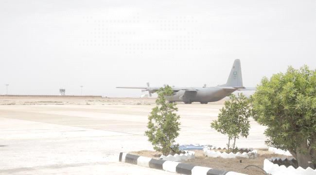 
                      قيادات حكومية تغادر أرخبيل سقطرى على متن طائرة سعودية متوجهة الى الرياض