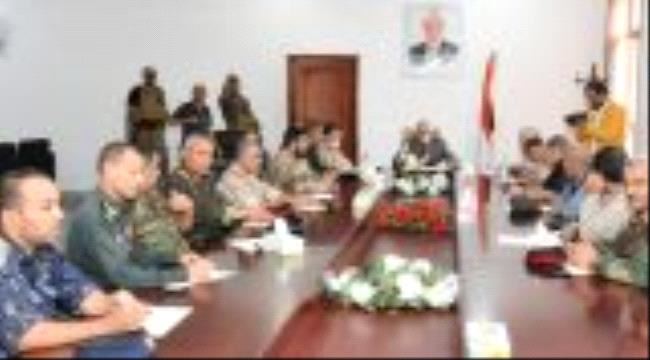 
                     اللجنة الامنية بتعز تعقد اجتماعاً موسعاً لمناقشة الأوضاع العسكرية والامنية بالمحافظة