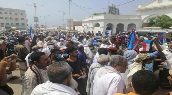 
                     تظاهرات لأنصار الانتقالي في حضرموت تطالب بالإدارة الذاتية
