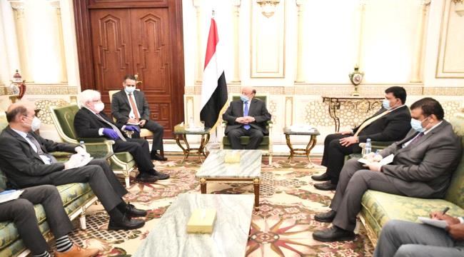 
                     الرئيس هادي يستقبل المبعوث الأممي الى اليمن  