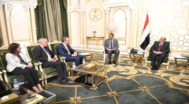 
                     الرئيس هادي يستقبل وزير الخارجية البريطاني