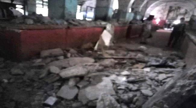 
                     بالصورة .. انهيار جزء من سطح السوق المركزي بمدينة كريتر ب#عـدن