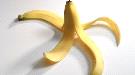 فوائد قشر الموز .. يُقلل أعراض الاكتئاب ويُعالج الهالات.